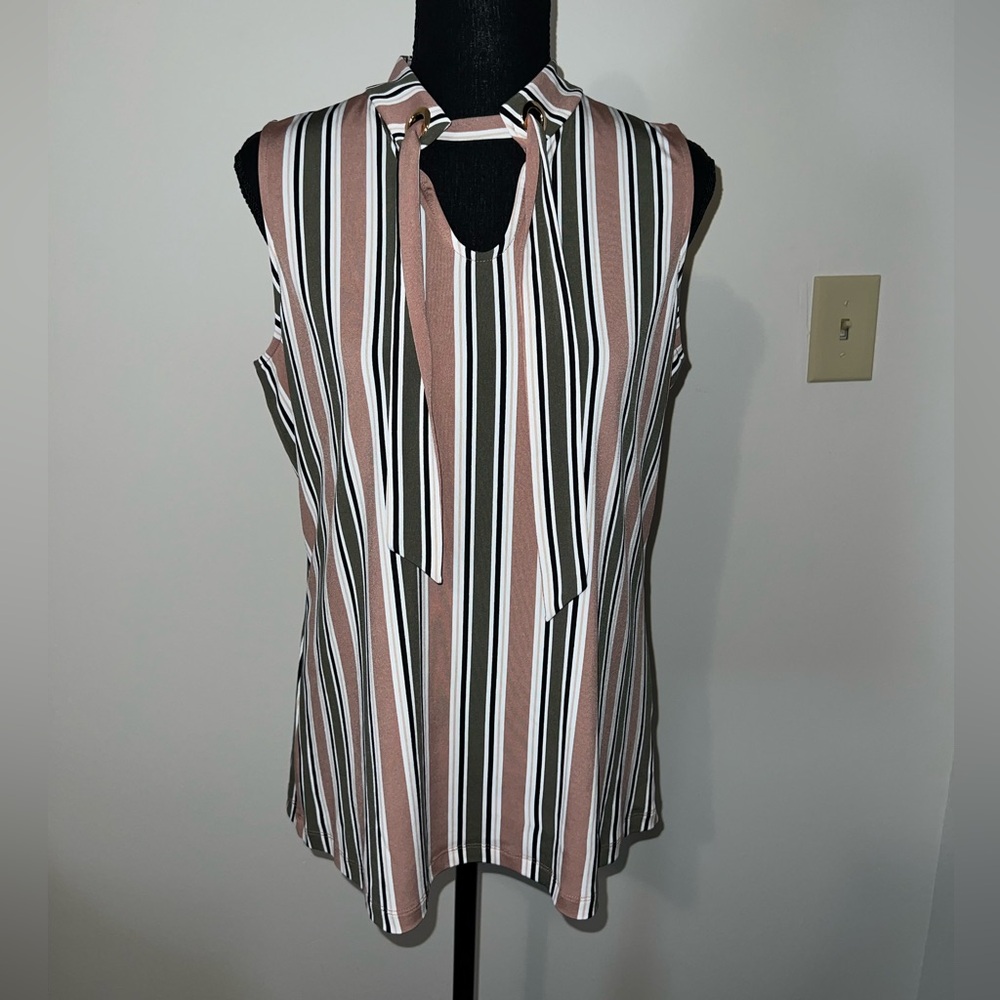 ⭐️3/$30!⭐️ Liz Claiborne Tanktop